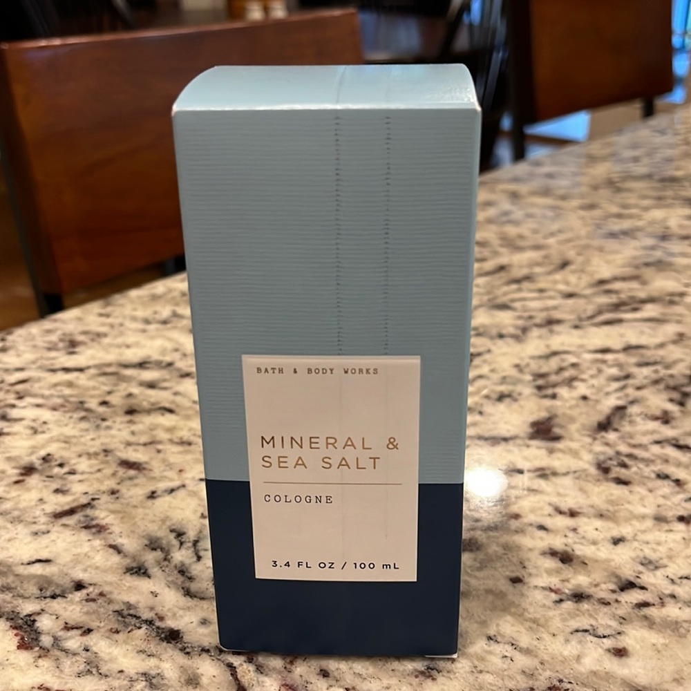 Bath and Bodyworks men’s mineral and sea salt. NWT